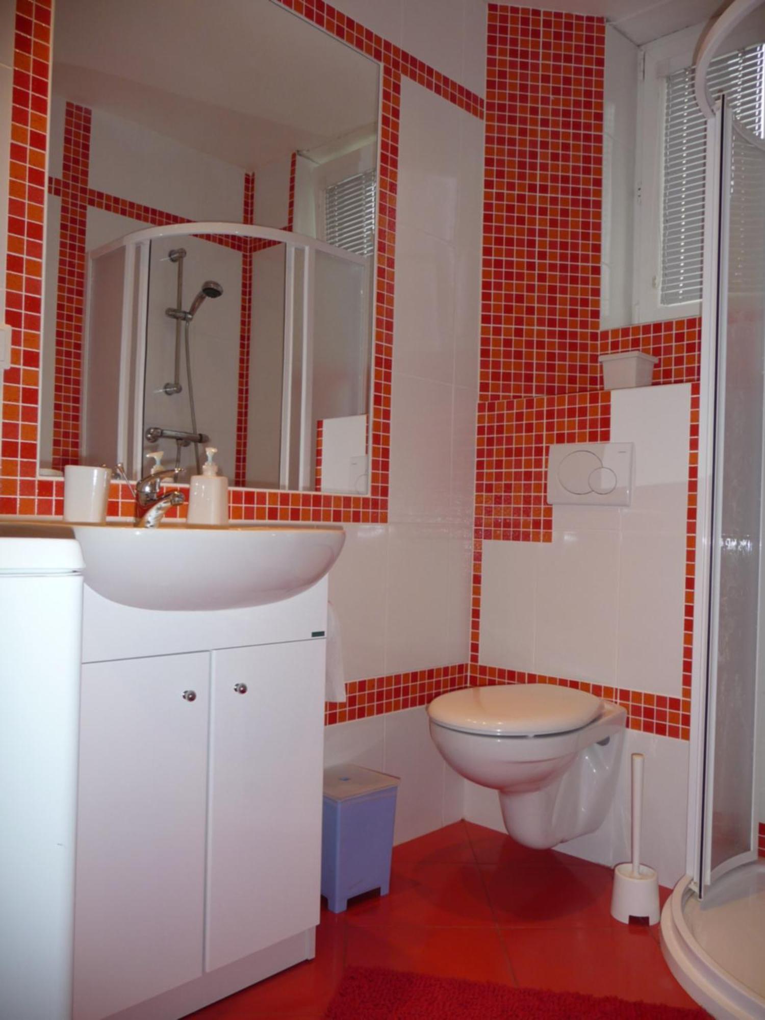 Red Apartment Bratislava Buitenkant foto